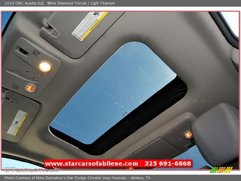 White Diamond Tricoat / Light Titanium 2010 GMC Acadia SLE