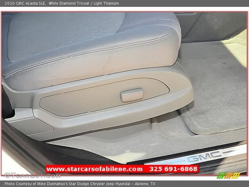 White Diamond Tricoat / Light Titanium 2010 GMC Acadia SLE