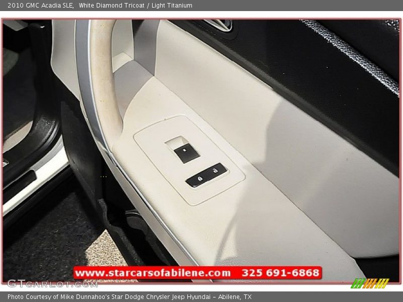 White Diamond Tricoat / Light Titanium 2010 GMC Acadia SLE