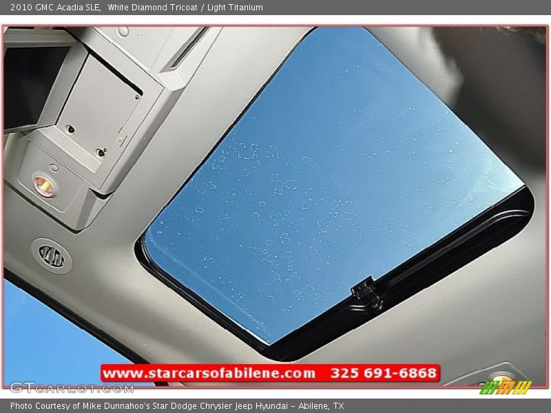 White Diamond Tricoat / Light Titanium 2010 GMC Acadia SLE