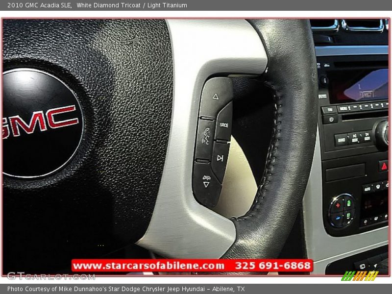 White Diamond Tricoat / Light Titanium 2010 GMC Acadia SLE
