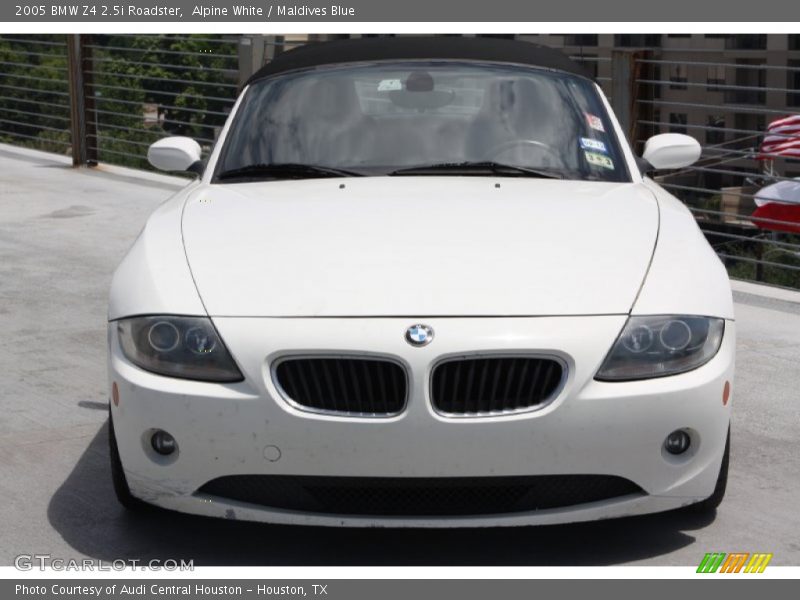 Alpine White / Maldives Blue 2005 BMW Z4 2.5i Roadster