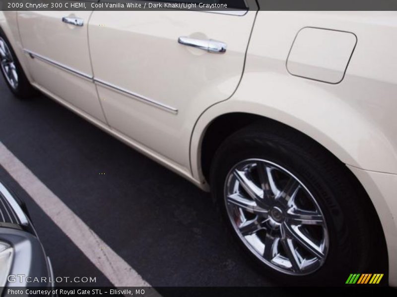 Cool Vanilla White / Dark Khaki/Light Graystone 2009 Chrysler 300 C HEMI