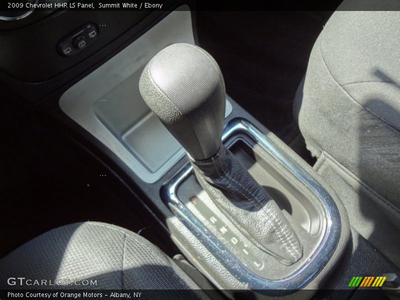 Summit White / Ebony 2009 Chevrolet HHR LS Panel