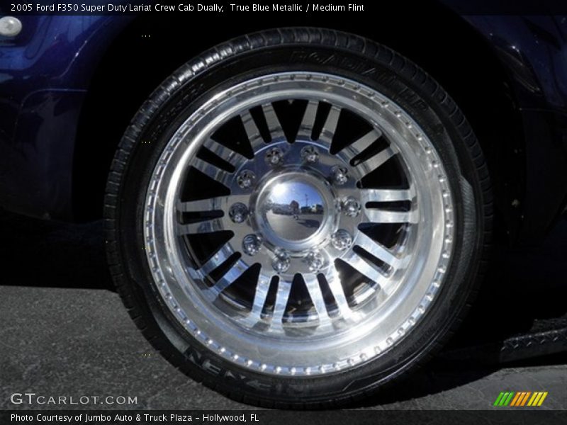 Custom Wheels of 2005 F350 Super Duty Lariat Crew Cab Dually