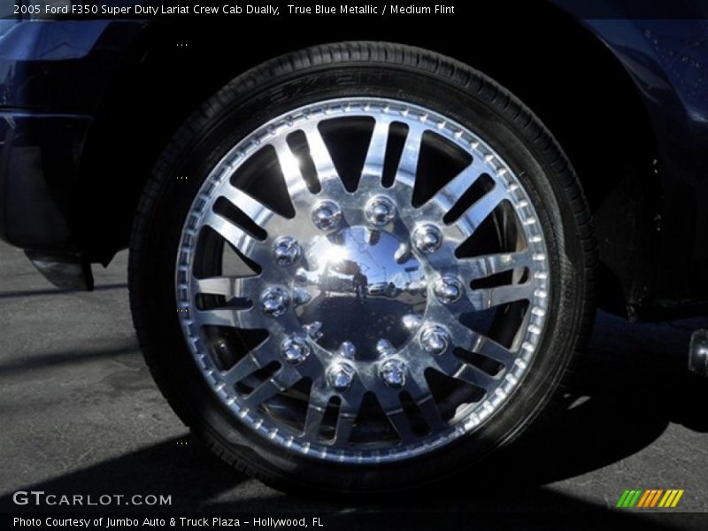 Custom Wheels of 2005 F350 Super Duty Lariat Crew Cab Dually