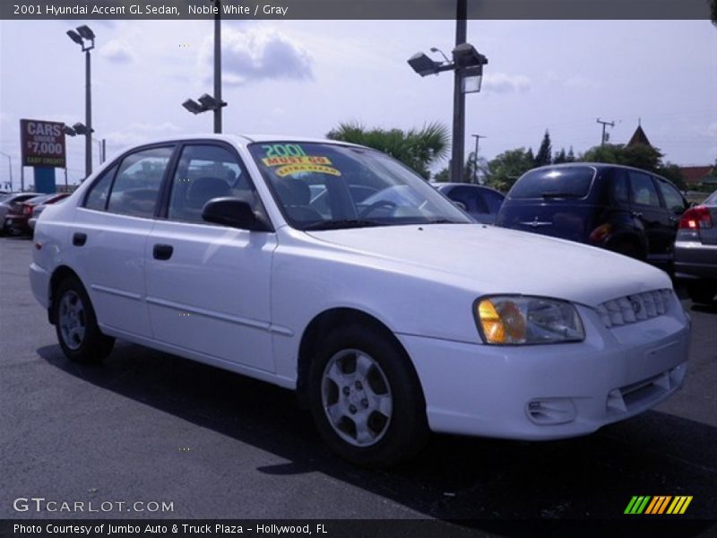 Noble White / Gray 2001 Hyundai Accent GL Sedan