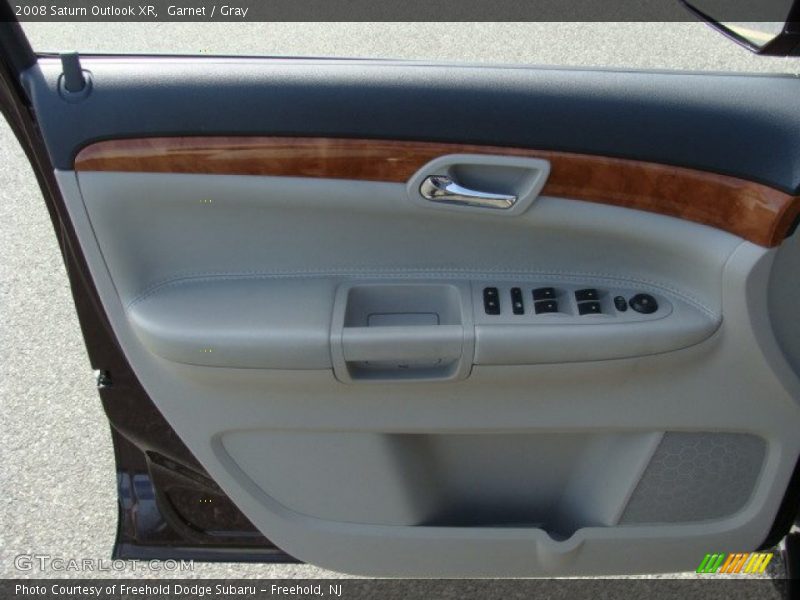Garnet / Gray 2008 Saturn Outlook XR