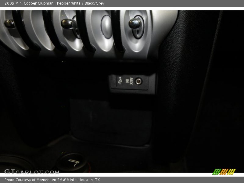 Pepper White / Black/Grey 2009 Mini Cooper Clubman