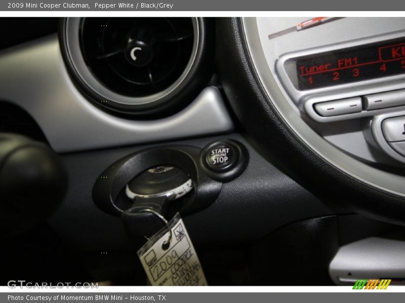 Pepper White / Black/Grey 2009 Mini Cooper Clubman