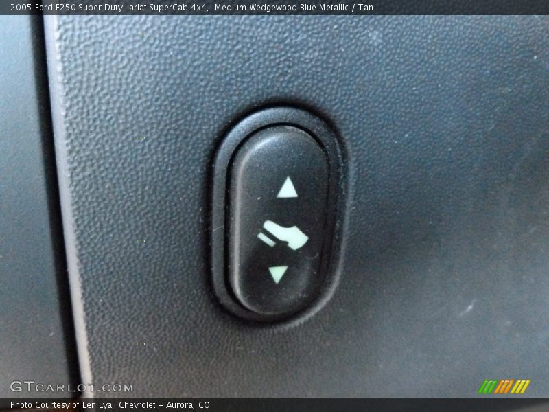 Medium Wedgewood Blue Metallic / Tan 2005 Ford F250 Super Duty Lariat SuperCab 4x4