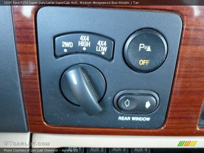 Medium Wedgewood Blue Metallic / Tan 2005 Ford F250 Super Duty Lariat SuperCab 4x4