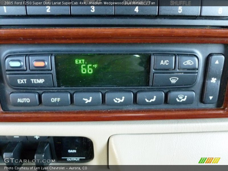 Medium Wedgewood Blue Metallic / Tan 2005 Ford F250 Super Duty Lariat SuperCab 4x4