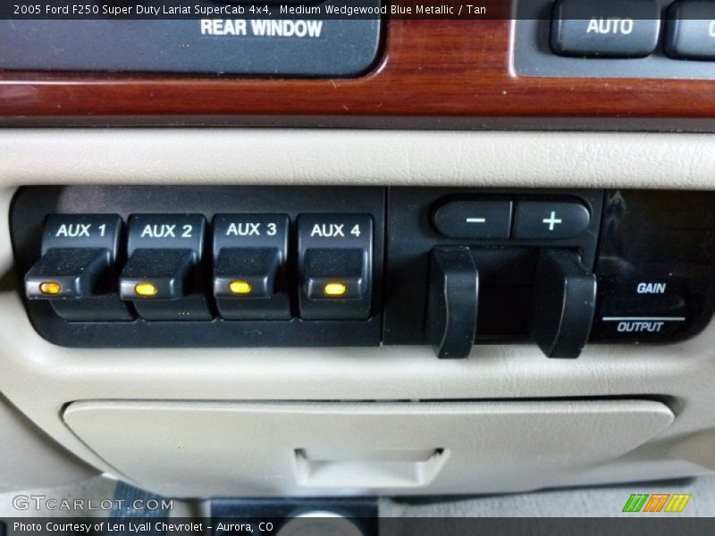 Medium Wedgewood Blue Metallic / Tan 2005 Ford F250 Super Duty Lariat SuperCab 4x4