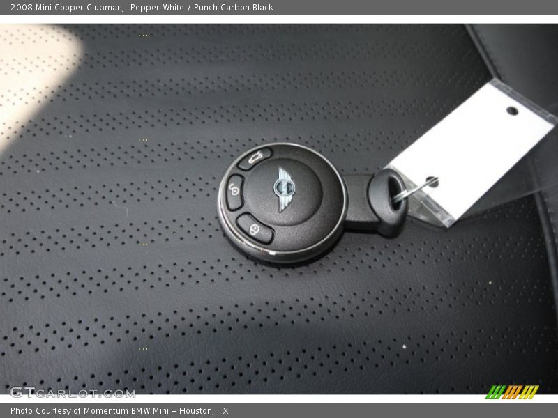 Pepper White / Punch Carbon Black 2008 Mini Cooper Clubman