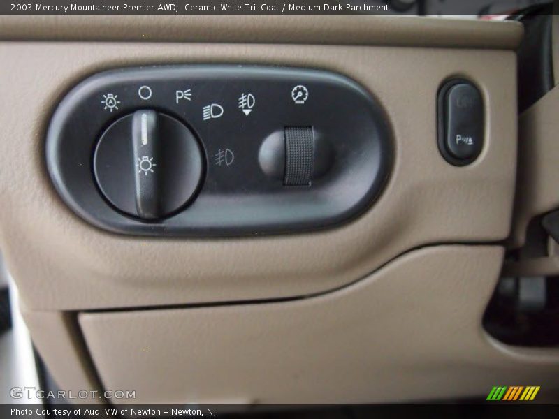 Ceramic White Tri-Coat / Medium Dark Parchment 2003 Mercury Mountaineer Premier AWD