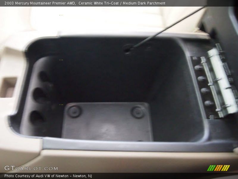 Ceramic White Tri-Coat / Medium Dark Parchment 2003 Mercury Mountaineer Premier AWD