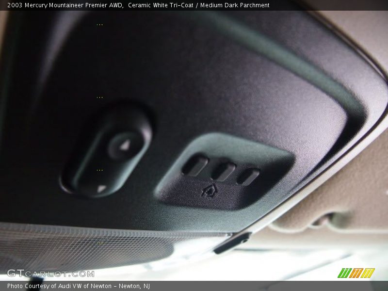 Ceramic White Tri-Coat / Medium Dark Parchment 2003 Mercury Mountaineer Premier AWD