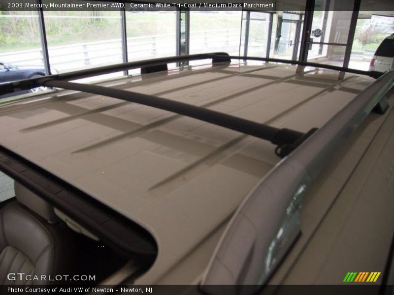 Ceramic White Tri-Coat / Medium Dark Parchment 2003 Mercury Mountaineer Premier AWD