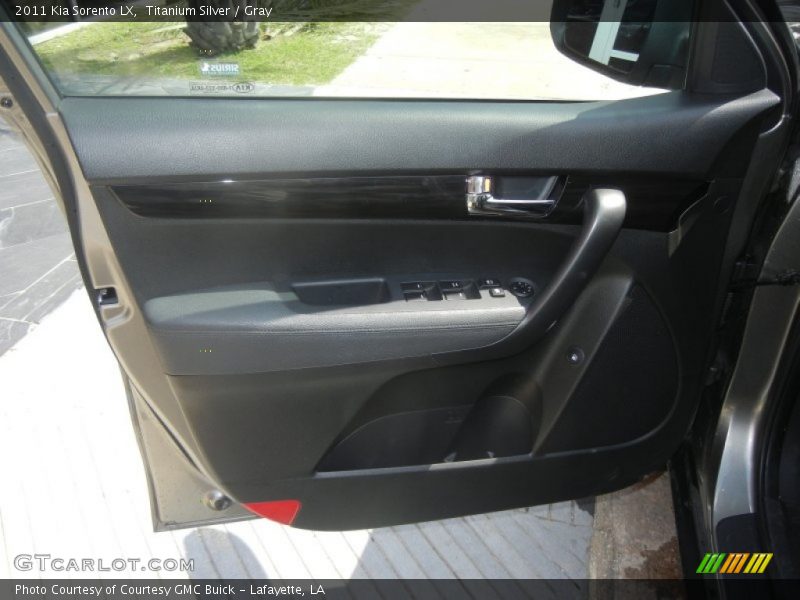 Titanium Silver / Gray 2011 Kia Sorento LX