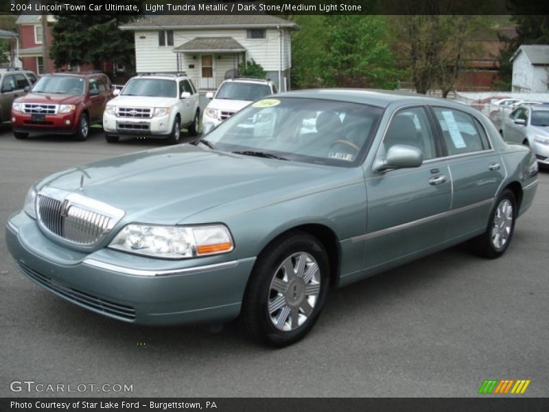 Light Tundra Metallic / Dark Stone/Medium Light Stone 2004 Lincoln Town Car Ultimate