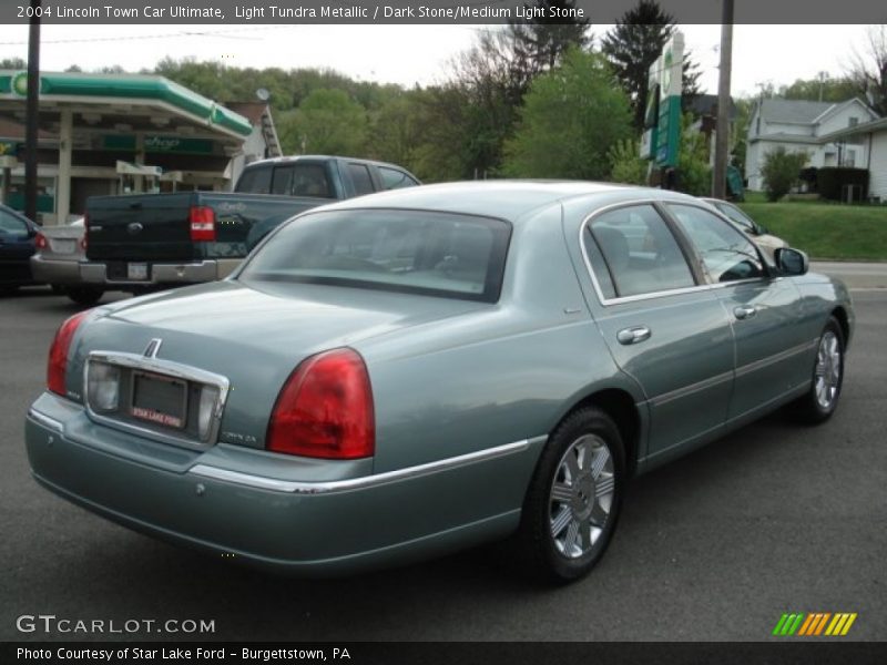 Light Tundra Metallic / Dark Stone/Medium Light Stone 2004 Lincoln Town Car Ultimate