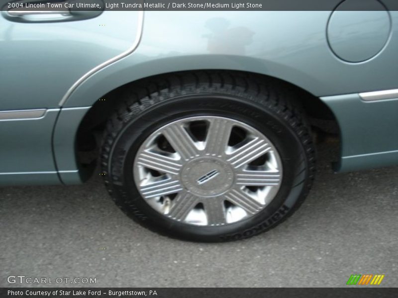 Light Tundra Metallic / Dark Stone/Medium Light Stone 2004 Lincoln Town Car Ultimate