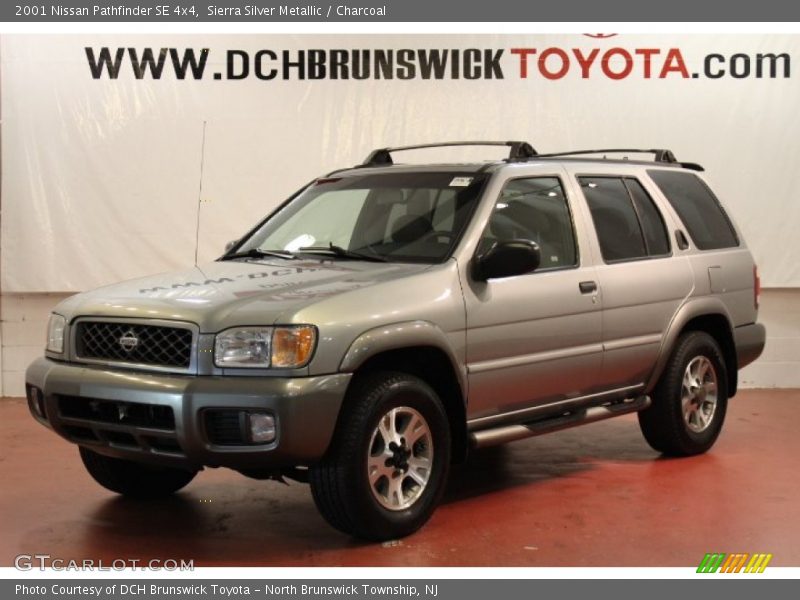 Sierra Silver Metallic / Charcoal 2001 Nissan Pathfinder SE 4x4