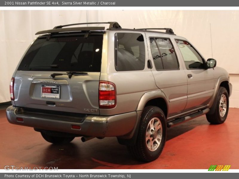 Sierra Silver Metallic / Charcoal 2001 Nissan Pathfinder SE 4x4