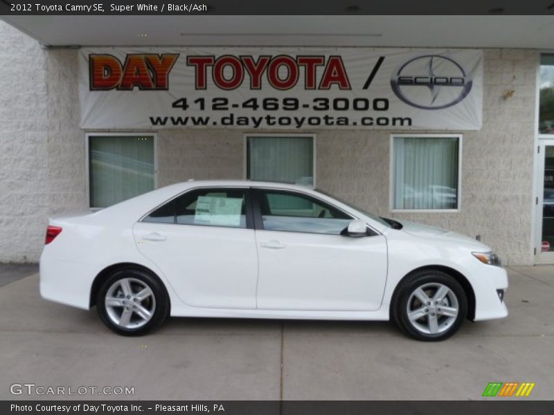 Super White / Black/Ash 2012 Toyota Camry SE