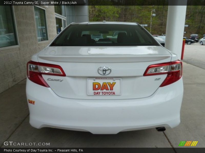 Super White / Black/Ash 2012 Toyota Camry SE