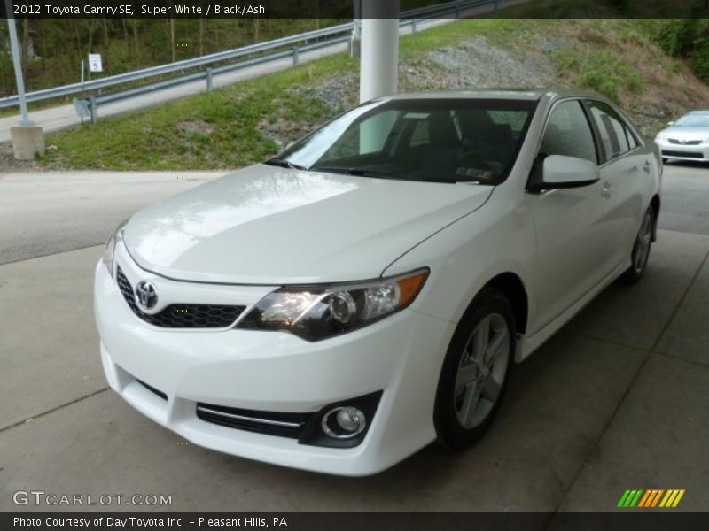 Super White / Black/Ash 2012 Toyota Camry SE