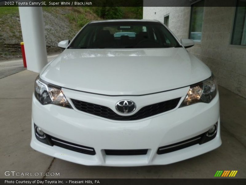 Super White / Black/Ash 2012 Toyota Camry SE