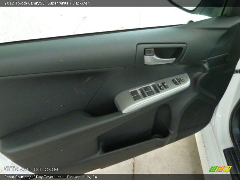 Super White / Black/Ash 2012 Toyota Camry SE
