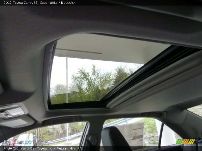 Super White / Black/Ash 2012 Toyota Camry SE