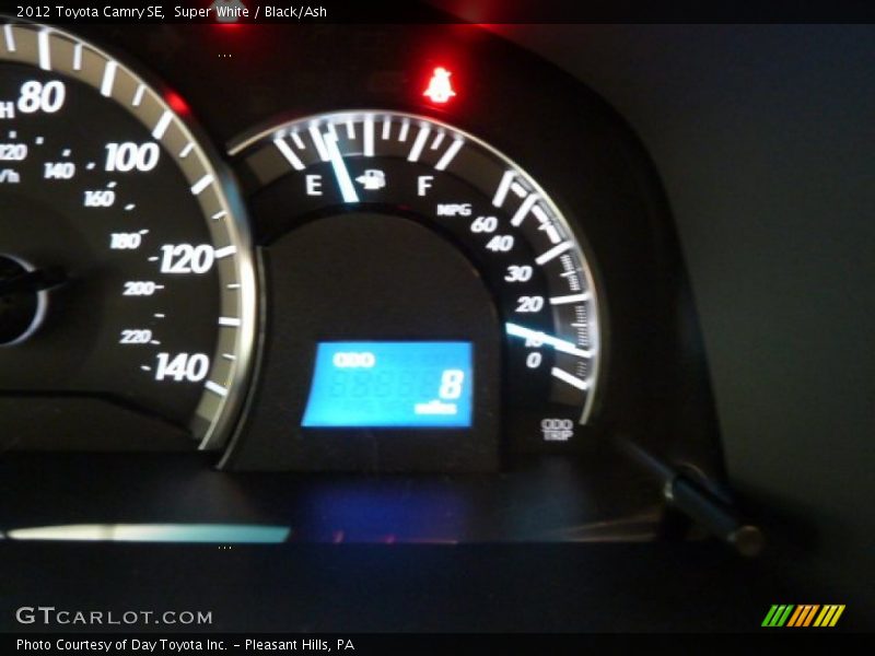 Super White / Black/Ash 2012 Toyota Camry SE