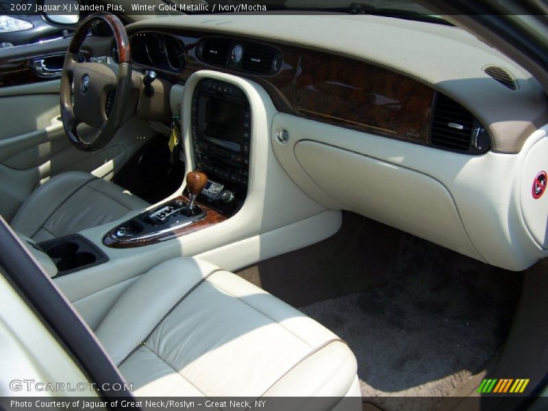 Winter Gold Metallic / Ivory/Mocha 2007 Jaguar XJ Vanden Plas