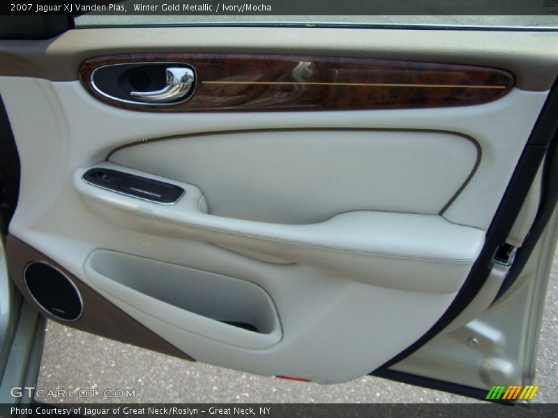 Winter Gold Metallic / Ivory/Mocha 2007 Jaguar XJ Vanden Plas