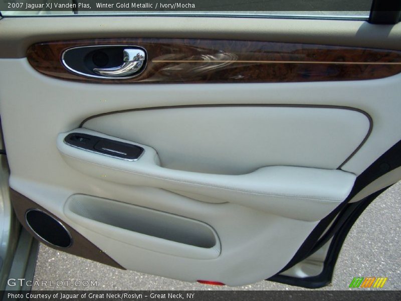 Winter Gold Metallic / Ivory/Mocha 2007 Jaguar XJ Vanden Plas