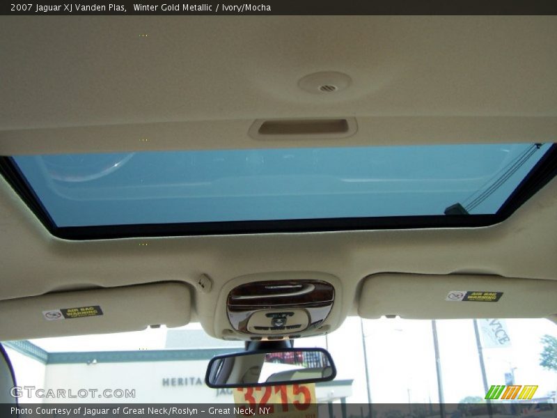Winter Gold Metallic / Ivory/Mocha 2007 Jaguar XJ Vanden Plas