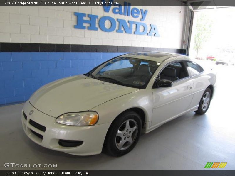 Satin White Pearl / Black/Light Gray 2002 Dodge Stratus SE Coupe