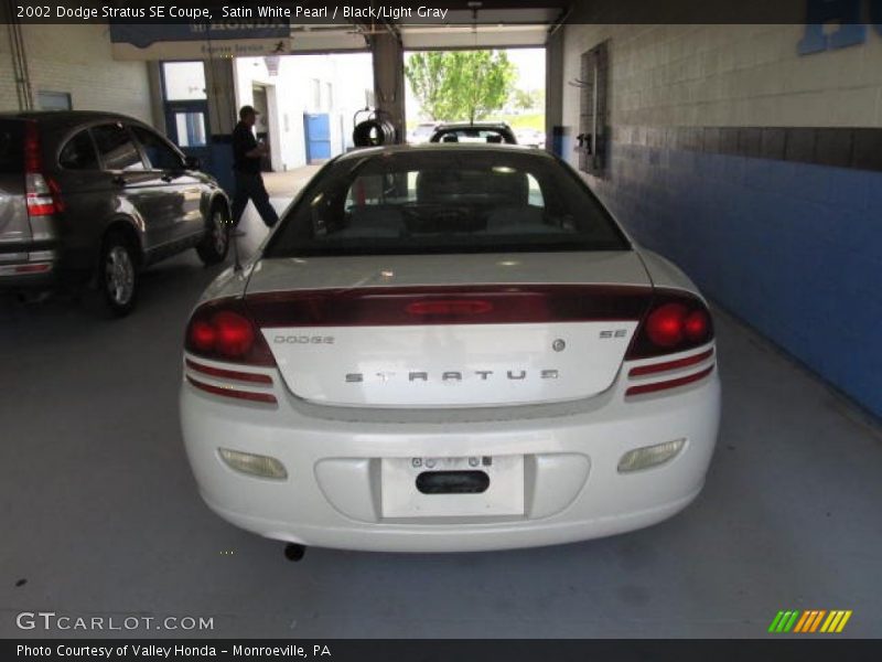 Satin White Pearl / Black/Light Gray 2002 Dodge Stratus SE Coupe