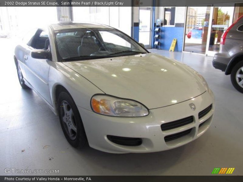 Satin White Pearl / Black/Light Gray 2002 Dodge Stratus SE Coupe