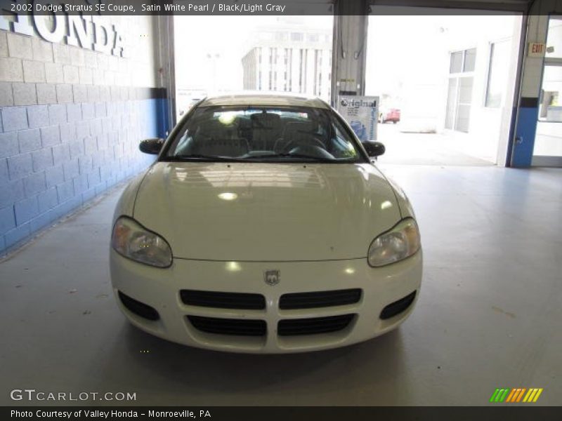 Satin White Pearl / Black/Light Gray 2002 Dodge Stratus SE Coupe