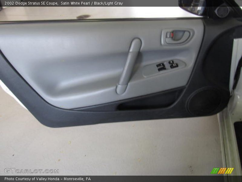 Satin White Pearl / Black/Light Gray 2002 Dodge Stratus SE Coupe