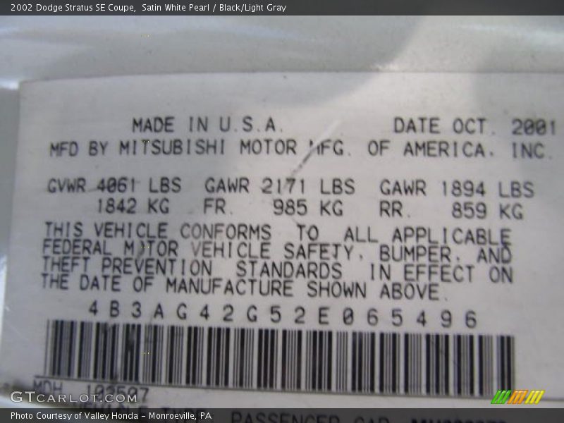 Satin White Pearl / Black/Light Gray 2002 Dodge Stratus SE Coupe