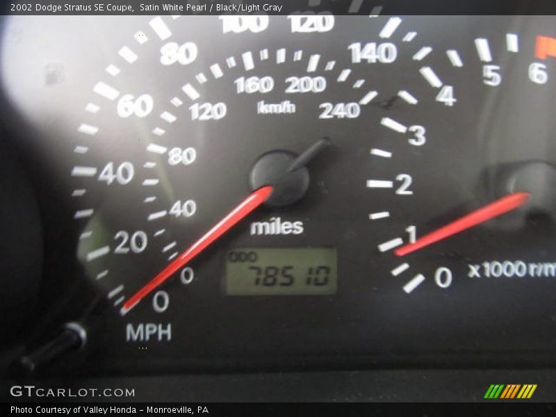 Satin White Pearl / Black/Light Gray 2002 Dodge Stratus SE Coupe