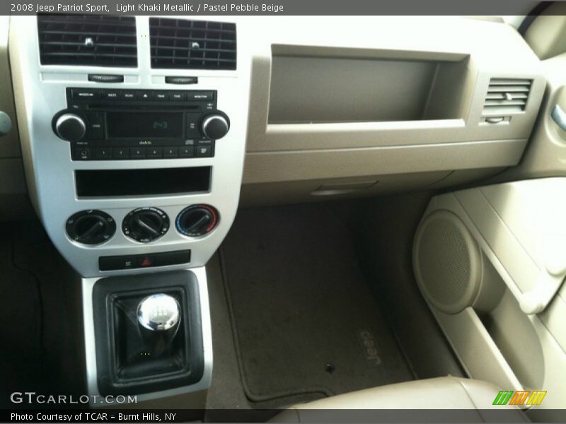 Light Khaki Metallic / Pastel Pebble Beige 2008 Jeep Patriot Sport