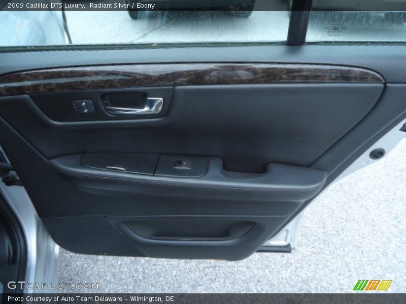 Radiant Silver / Ebony 2009 Cadillac DTS Luxury