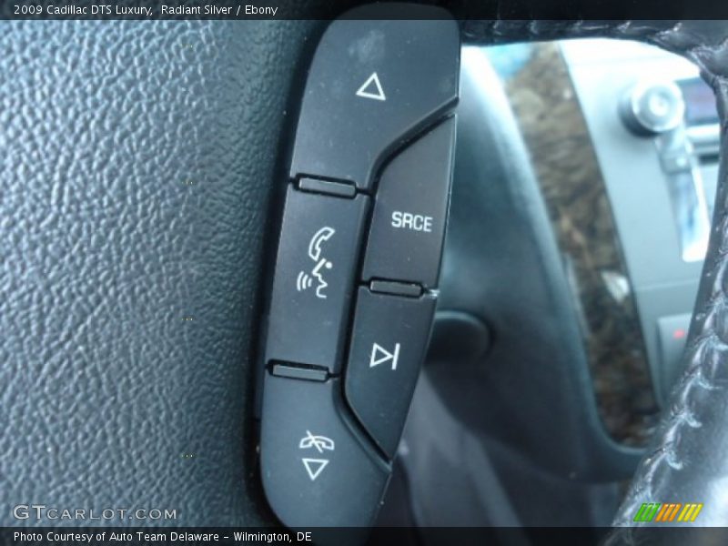 Radiant Silver / Ebony 2009 Cadillac DTS Luxury